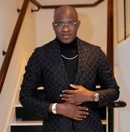Social Media Reacts as UK-based Pastor, Adegboyega lambast his church singers on pulpit over choice of song
